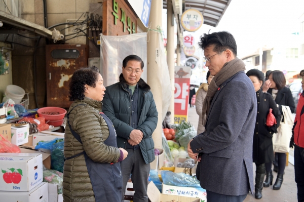 김정섭 시장 산성시장 방문 사진