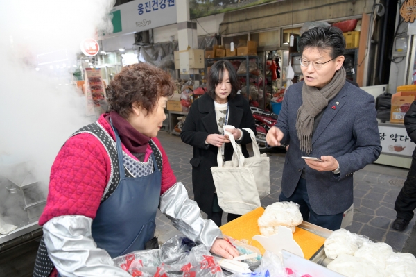 김정섭 시장 산성시장 방문 사진