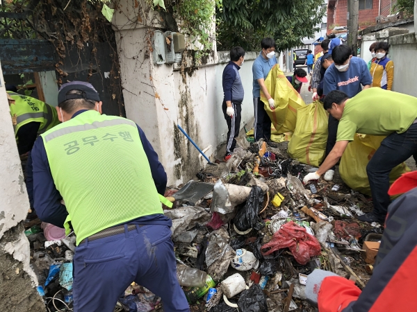 대전 중구 공무원 봉사활동-저장강박증 가정 집쓰레기 치우기