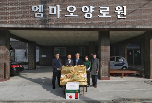 김재혁 정무부시장, 노인시설 방문 위문품 전달