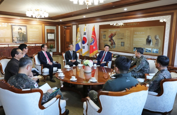 최홍묵시장 계룡대 방문