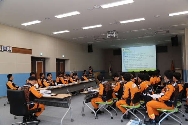긴급구조통제단 의사결정 도상훈련 모습