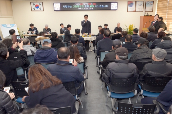 신관동 시민과의 대화에 나선 김정섭 공주시장 모습