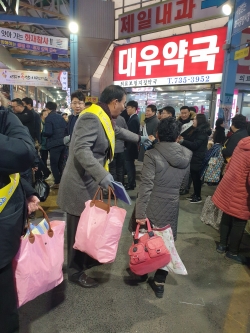 22일 화지중앙시장 및 논산역, 시외버스터미널 등에서 ‘도로명주소 홍보 캠페인’을 전개했다.