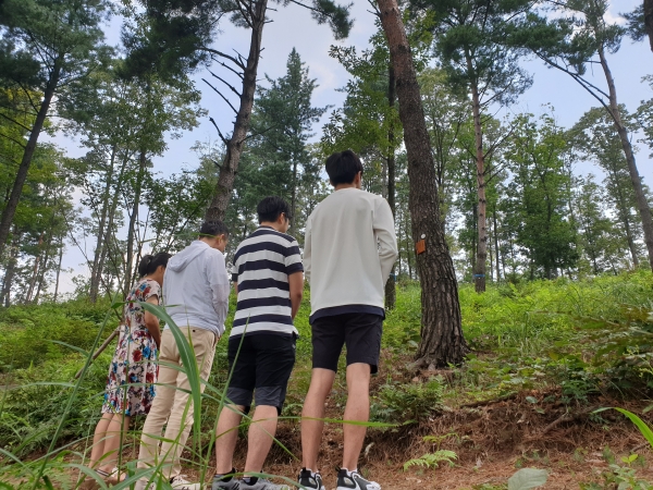 하늘숲추모원 추모객 모습