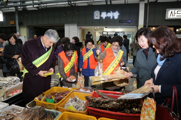 문정우 군수 설명절 맞이 장보기 진행