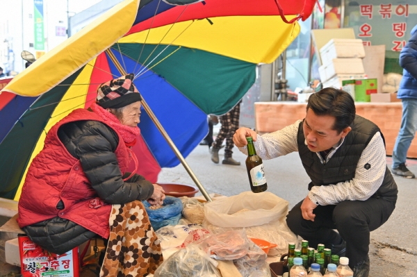 박정현 군수 지역 전통시장 방문