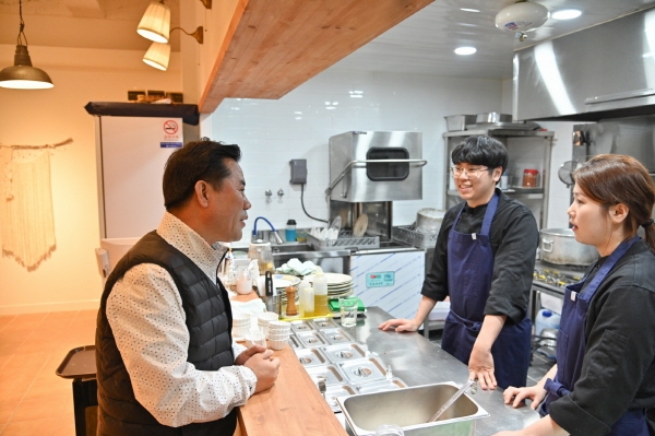 박정현 군수 지역 전통시장 방문