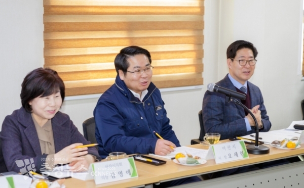 좌로부터 김영애 의장, 오세현 아산시장, 양승조 충남지사