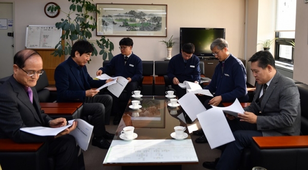 ‘청렴 옴부즈만 자문회의’를 개최, 국민 눈높이에 맞춘 청렴도 향상 방안을 논의했다. (사진 오른쪽 첫번째 정균영 상임감사)