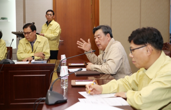 신종 코로나바이러스 관련 긴급 대책회의 모습