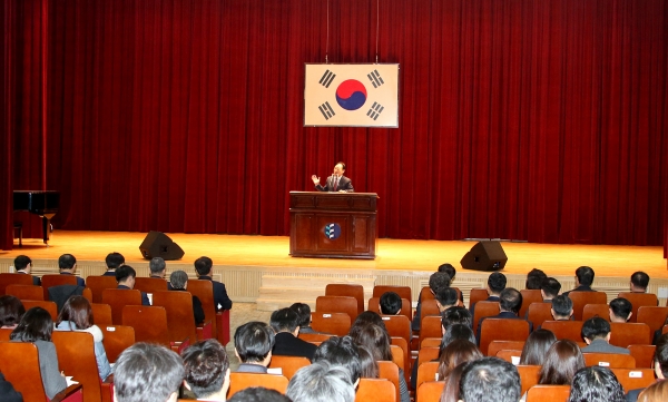 설동호 교육감 2월 월례조회 진행 모습