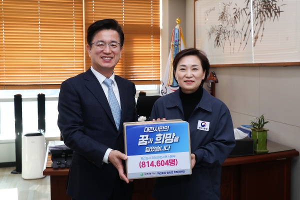 허태정 대전시장이 3일 김현미 국토부장관과 면담에서 혁신도시 지정을 촉구했다.