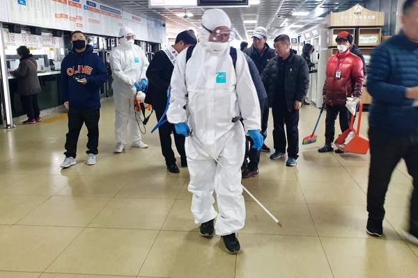 31일 오전 터미널 방역 모습