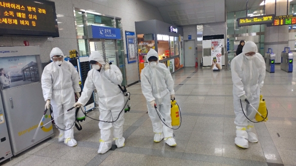 온양온천역 등 방역활동을 펼치고 있다.