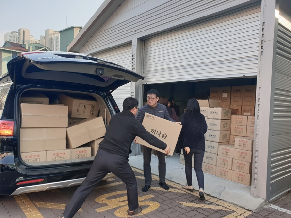 서산시에서 방역 마스크 10만여개를 확보해 각 담당 부서에 배부하고 있다.