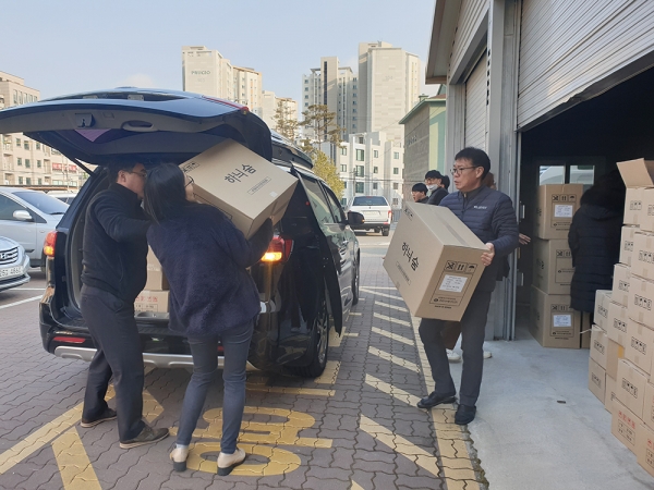 서산시에서 방역 마스크 10만여개를 확보해 각 담당 부서에 배부하고 있다.