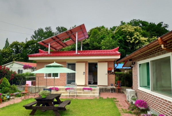 두마면 주택에 설치된 신재생에너지시설.