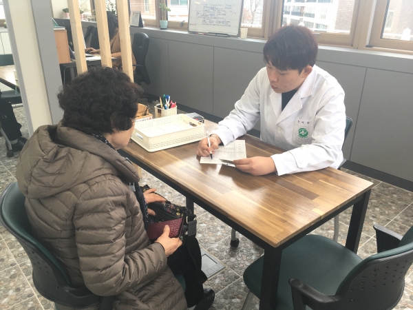 서천군치매안심센터, 무료 치매조기검진 사업 실시 모습