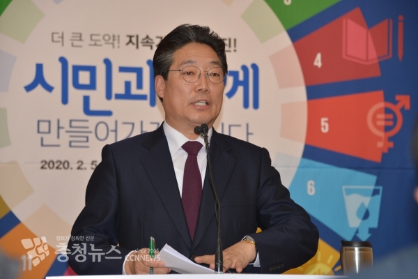 신년 기자회견 하는 김홍장 당진시장 / 충청뉴스 최형순 기자