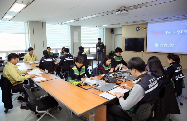 5일 청사 재난안전대책본부에서, 재난 상황 대비 역량 강화를 위한 지진 대응 절차 훈련