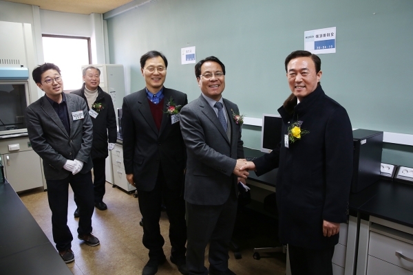 5일 한남대 평생교육원 4층에서 ‘HNU ICC 산학공동융합연구소’와 ‘공동기기원 소재물성분석실’ 현판식