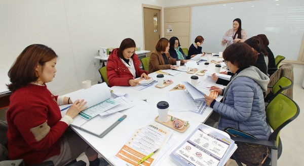 어린이집연합회 회장 및 임원진 대상 교육 모습