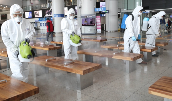 대전역 맞이방에서 신종 코로나 바이러스 방역 실시 모습