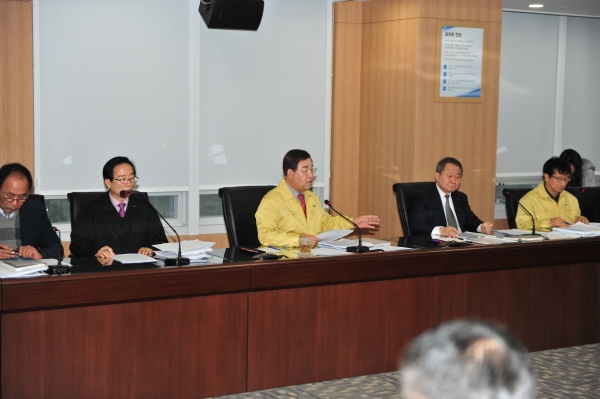 황선봉 군수가 국도비예산 확보계획 보고회에서 발언하는 모습