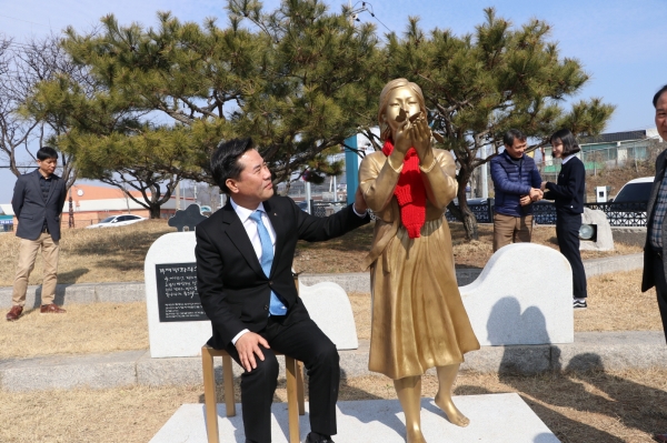 부여 평화의 소녀상 제막식 장면