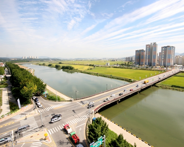 곡교천과 충무교 전경사진
