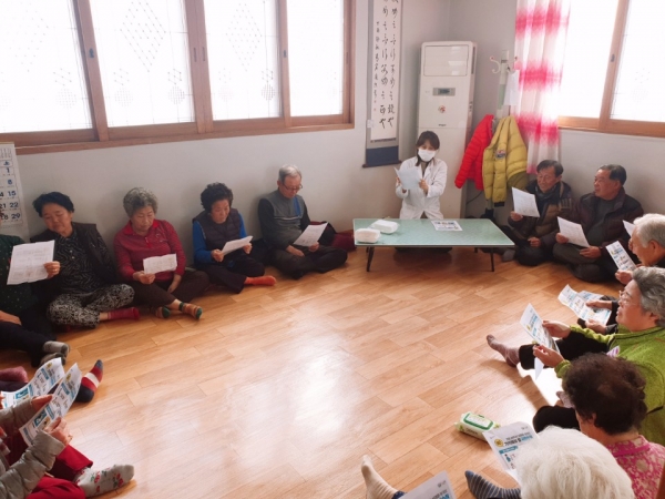 지난 1월부터 보건 전문인력을 파견, 관내 13개 읍·면 경로당 324개소와 대상자 가정을 방문해 다양한 사업을 추진하며 코로나19 감염 예방과 확산 방지에 총력 기울여