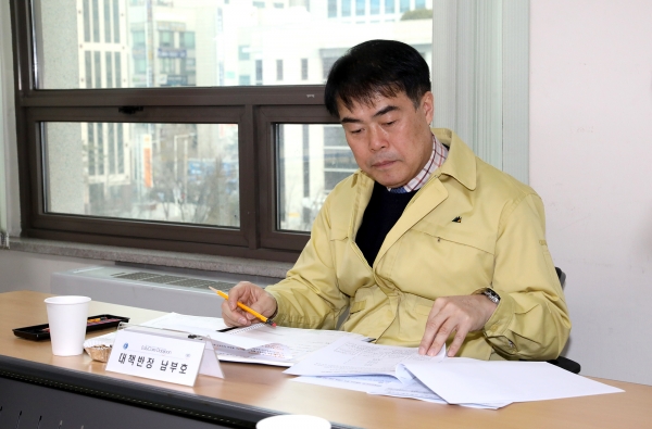 21일 남부호 부교육감이 비상대책회의를 주재하고 있다.