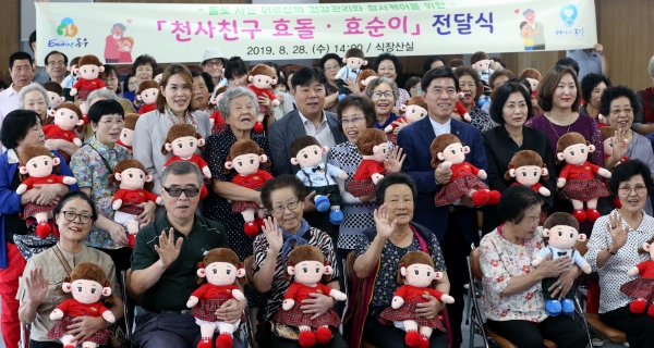 지난해 효돌 효순이 입양식 모습