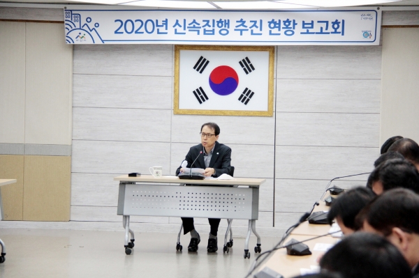 신속집행 당부하는 윤찬수 부시장