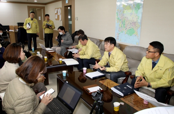남부호 부교육감 주재 코로나바이러스감염증-19 대응을 위한 긴급 비상대책회의를 개최하고 논의된 대응조치를 발표했다.