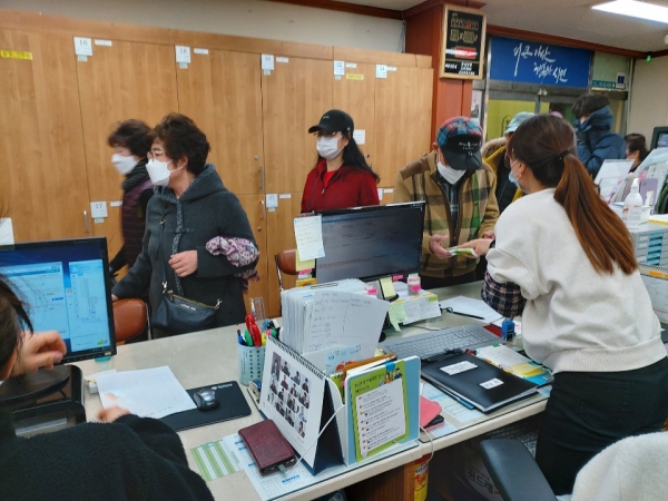 읍면동 마스크 배부 모습