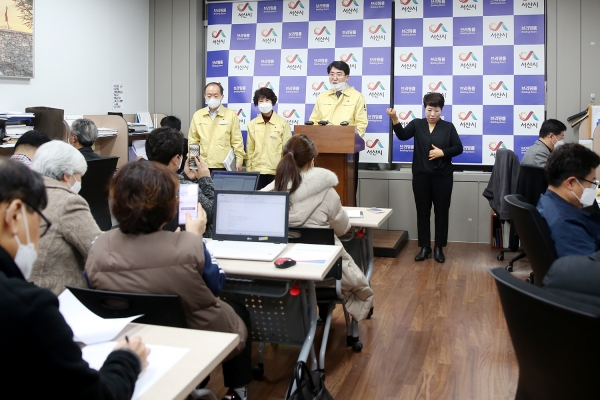 맹정호 서산시장 28일 언론 브리핑 모습