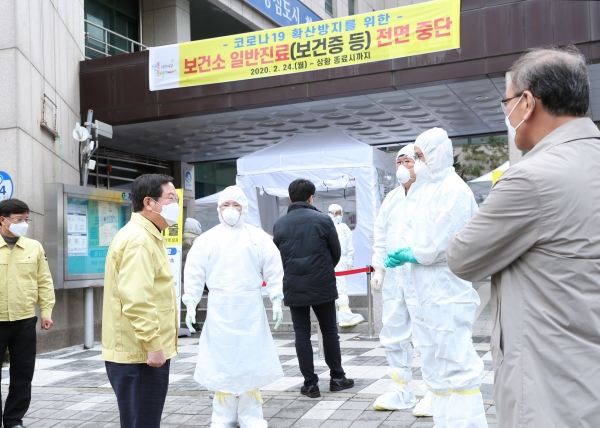코로나19 확산 방지를 위해 마련된 서구보건소 선별진료소