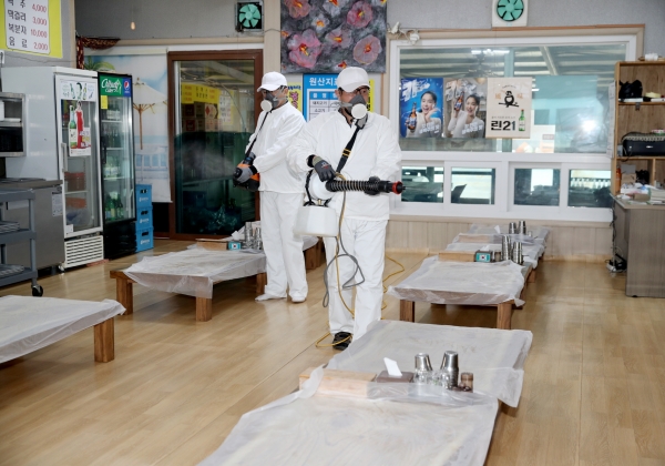 태안화력발전소 인근  음식점 방역 모습.