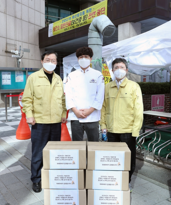 서구제과협회가 코로나19 확산방지를 위해 근무하는 보건소 직원에게 빵 200개를 전달하며 온정을 베풀었다
