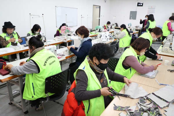 면 마스크 제작 장면.