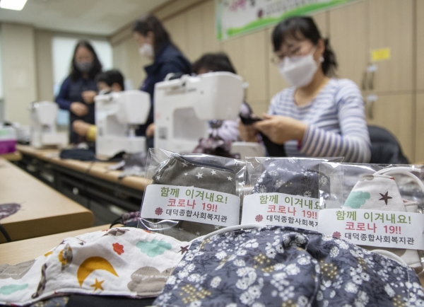 ‘사랑을 담는 재봉봉사단’이 소외계층을 위한 면 마스크 만들기에 두 팔 걷고 나섰다.