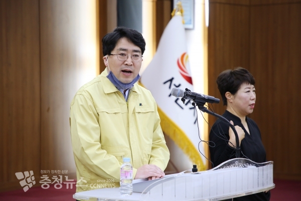 기자회견 하는 맹정호 시장