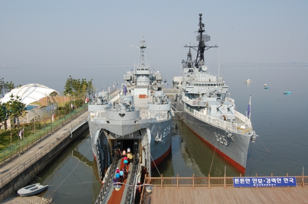 당진항만관광공사 함상공원 전경