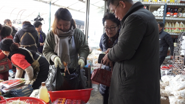 금산에서 시장보기 운동 확산 (전통시장 이용모습)