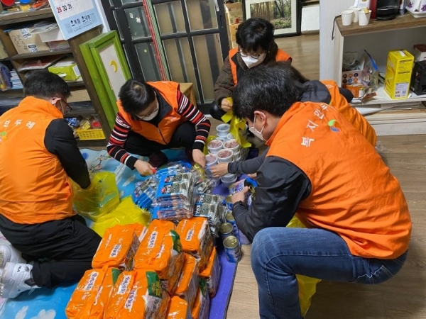 문화2동 복지만두레 밑반찬 전달 모습