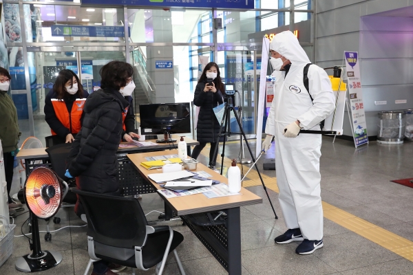 김동일 시장 코로나19 대응 방역 실시 모습