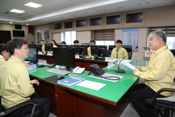 문정우 금산군수 재난안전상황실 방문 모습