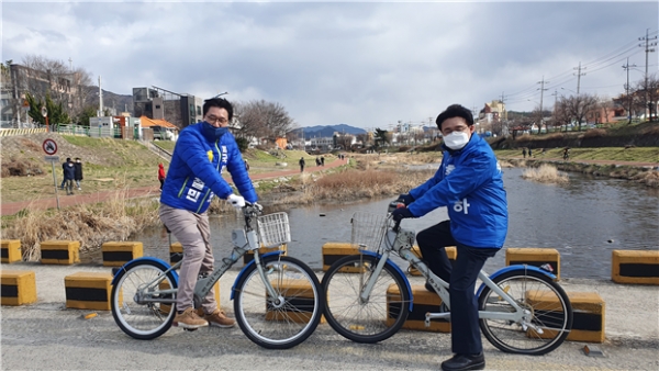 민주당 동구 장철민 후보, 중구 황운하 후보 자전거 유세 모습